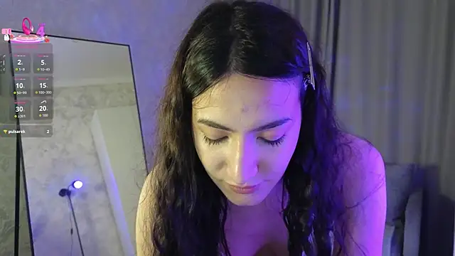 Mulan Lo online show from November 28, 6:43 pm