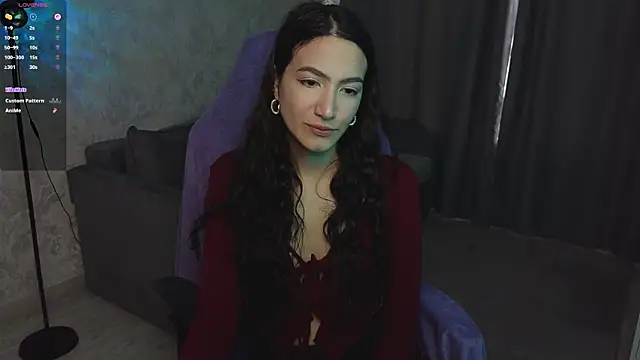 Mulan Lo online show from April 8, 10:15 am