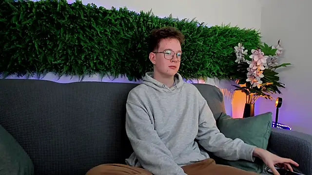 Snapshot of Teddy_Parker chatting on November 1, 8:27 am Teddy Parker online show from November 1, 8:27 am