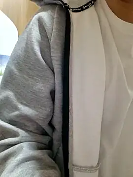 Snapshot of yuta_00 chatting on April 5, 4:37 pm yuta 00 online show from April 5, 4:37 pm