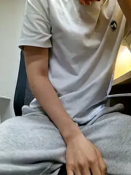 Snapshot of yuta_00 chatting on May 4, 4:36 pm yuta 00 online show from May 4, 4:36 pm