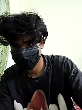 Snapshot of kriZ08 chatting on February 12, 4:40 am kriZ08 online show from February 12, 4:40 am