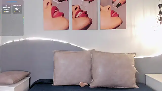 EmiliClarke online show from April 2, 1:20 pm