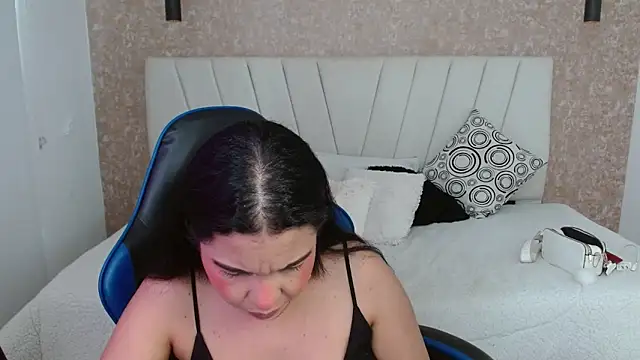 AliceSmity  online show from February 15, 6:04 pm