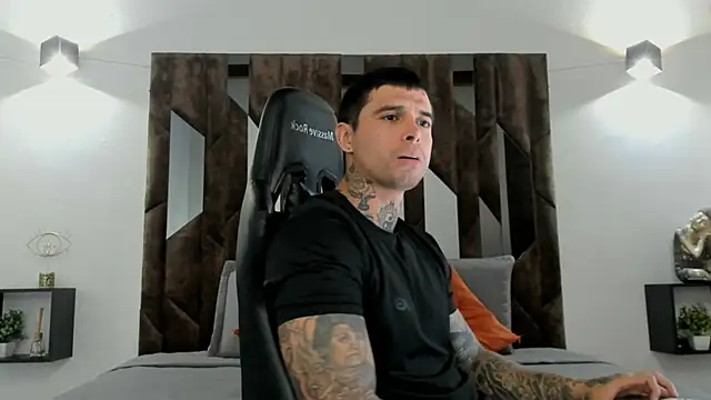 MATEO DILUCA online show from November 30, 7:40 pm