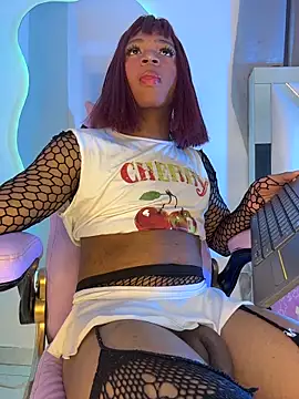 Snapshot of cherxyl_royal chatting on February 10, 1:37 pm cherxyl royal online show from February 10, 1:37 pm