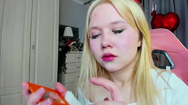 VivieSunn online show from February 14, 4:42 am