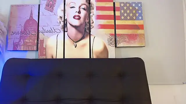 Snapshot of Desire_Evelyn chatting on January 5, 5:27 pm Desire Evelyn online show from January 5, 5:27 pm