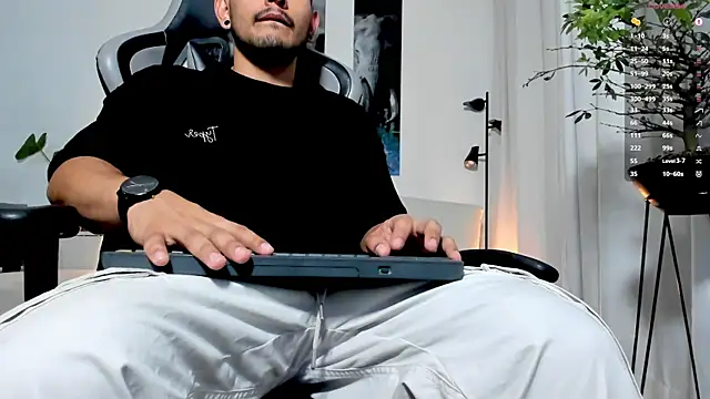 Snapshot of IamKael_ chatting on February 12, 2:28 am IamKael online show from February 12, 2:28 am