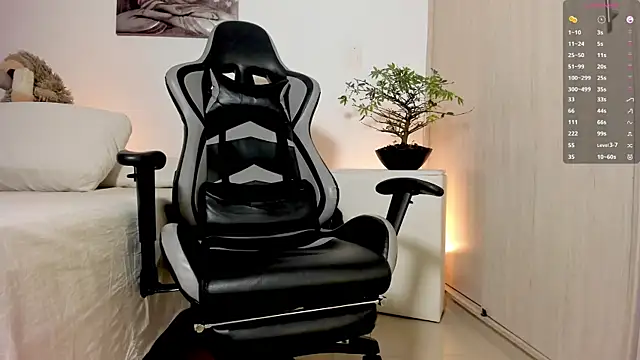 Snapshot of IamKael_ chatting on February 15, 10:39 pm IamKael online show from February 15, 10:39 pm