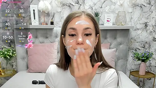 Snapshot of CandysSweet chatting on February 4, 1:11 am CandysSweet online show from February 4, 1:11 am