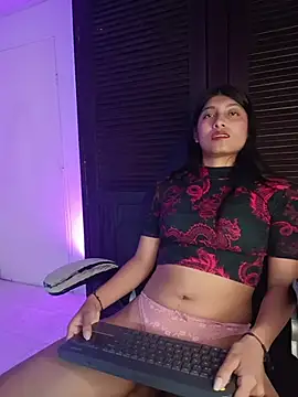 YeseniaRodriguez3 online show from April 8, 1:11 pm