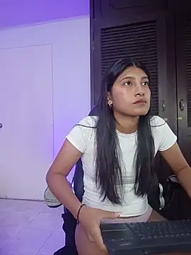 YeseniaRodriguez3 online show from May 29, 12:36 pm