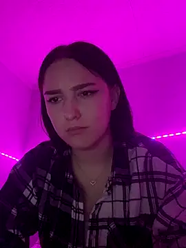 Snapshot of _Sinara_ chatting on October 28, 6:10 pm  Sinara  online show from October 28, 6:10 pm