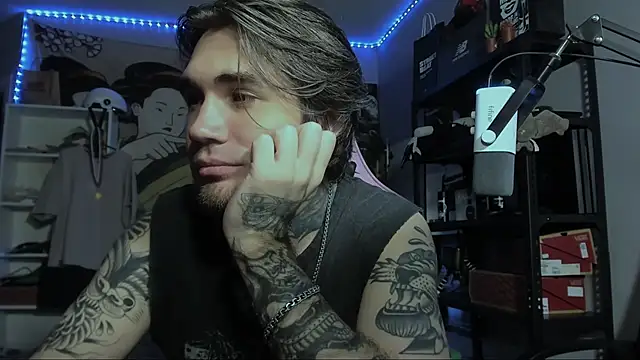 Go V Cs online show from November 3, 10:10 pm