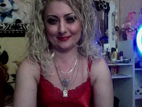 xHot Amazonq online show from November 17, 6:24 pm