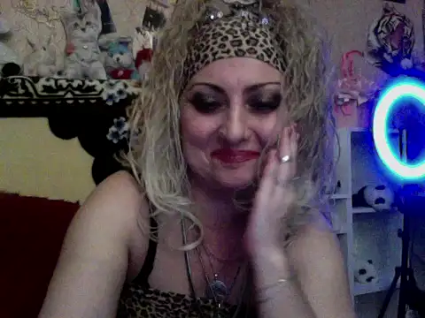 xHot Amazonq online show from November 21, 8:29 pm