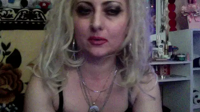 xHot Amazonq online show from December 14, 11:42 pm