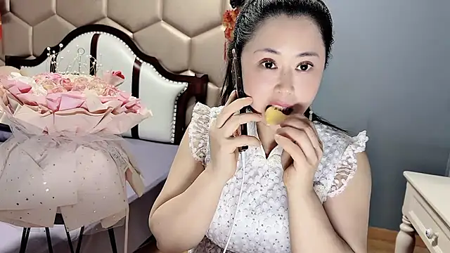 yaoyao22678 online show from April 15, 2:18 am