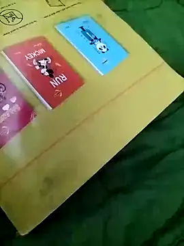 Snapshot of Uma_cutyy chatting on November 16, 7:03 am Uma cutyy online show from November 16, 7:03 am