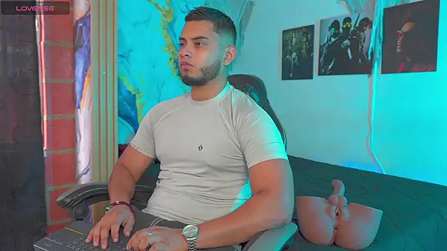 Tiler wolker online show from November 4, 8:08 pm