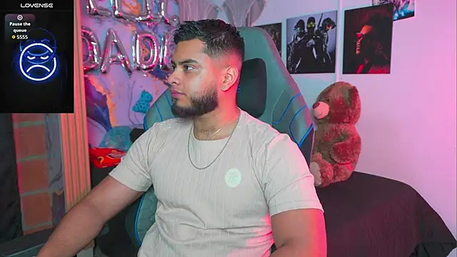 Tiler wolker online show from April 14, 12:05 am