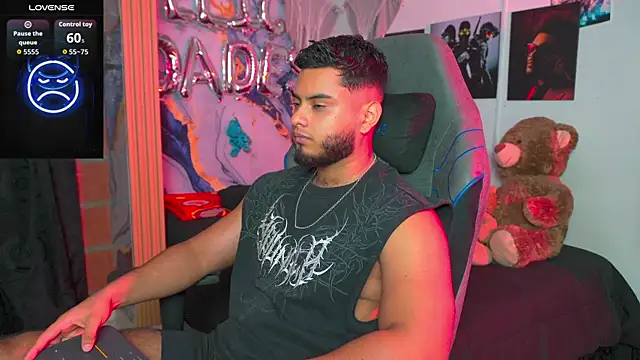 Tiler wolker online show from May 4, 11:45 pm
