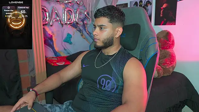 Tiler wolker online show from May 14, 1:23 am