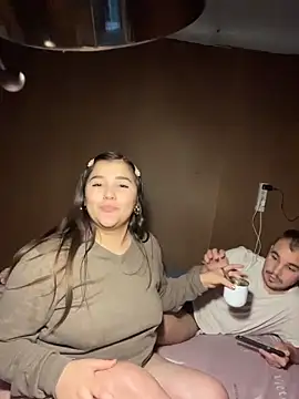 Snapshot of angietubebe chatting on October 26, 2:06 am angietubebe online show from October 26, 2:06 am