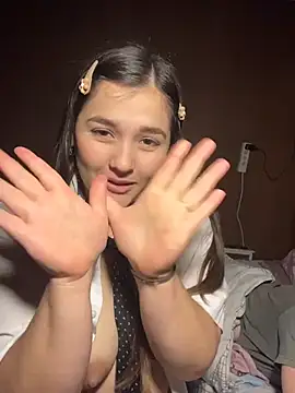 Snapshot of angietubebe chatting on November 3, 2:13 am angietubebe online show from November 3, 2:13 am