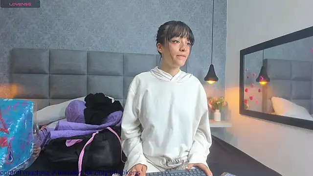 Snapshot of Luna_Bella3 chatting on February 15, 11:19 am Luna Bella3 online show from February 15, 11:19 am