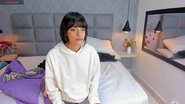 Snapshot of Luna_Bella3 chatting on February 18, 11:17 am Luna Bella3 online show from February 18, 11:17 am