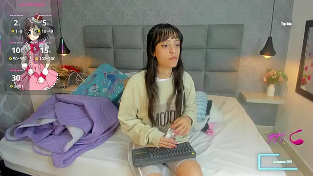 Snapshot of Luna_Bella3 chatting on February 21, 11:22 am Luna Bella3 online show from February 21, 11:22 am