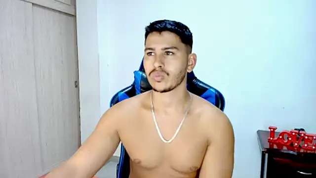 sophia and alex online show from November 24, 3:28 am