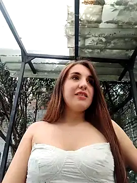 Snapshot of Alyah_1-2 chatting on October 29, 5:04 pm Alyah 1-2 online show from October 29, 5:04 pm