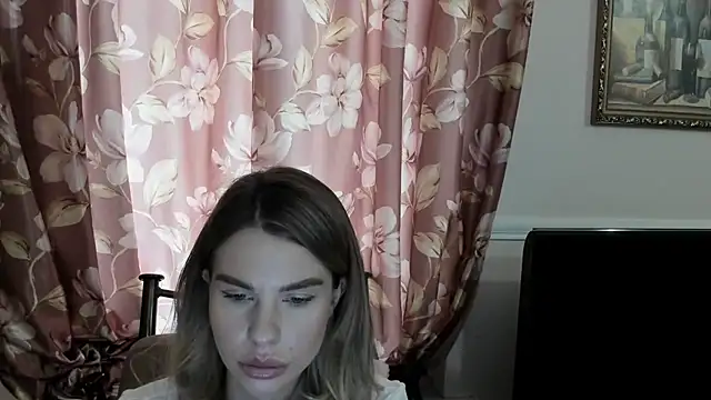 Snapshot of LinaBey chatting on March 3, 10:10 am LinaBey online show from March 3, 10:10 am