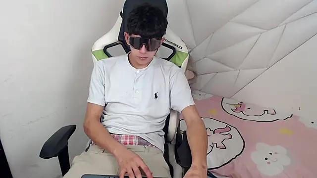 Cash G  online show from November 30, 8:35 pm