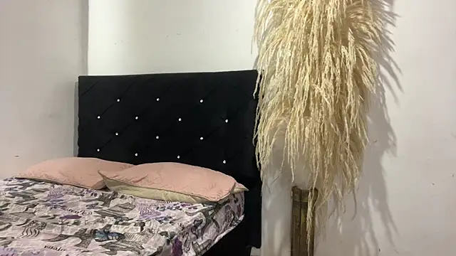 Hot2gether69 online show from April 15, 2:51 am