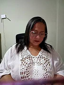 Snapshot of Angie_milf50 chatting on May 5, 1:24 am Angie milf50 online show from May 5, 1:24 am