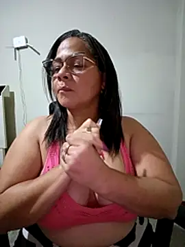 Snapshot of Angie_milf50 chatting on May 10, 12:49 am Angie milf50 online show from May 10, 12:49 am