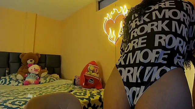 Snapshot of Keniia_rizz chatting on May 6, 6:46 pm Keniia rizz online show from May 6, 6:46 pm