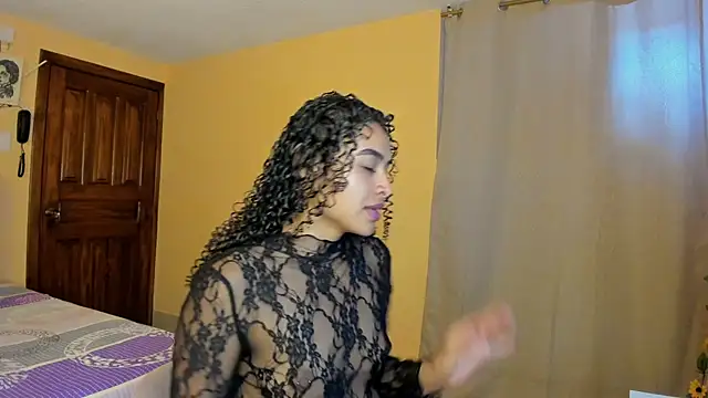 Snapshot of Keniia_rizz chatting on July 15, 7:19 pm Keniia rizz online show from July 15, 7:19 pm