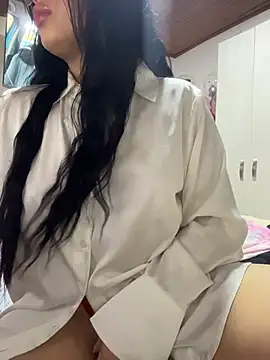 Im Saraaaa online show from November 12, 7:13 pm