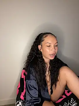 nikkiloveee online show from November 24, 6:24 am