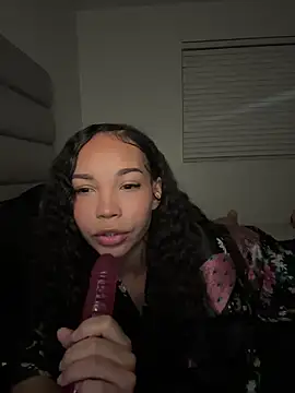 nikkiloveee online show from February 14, 5:15 am