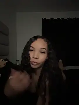 nikkiloveee online show from March 21, 4:50 am