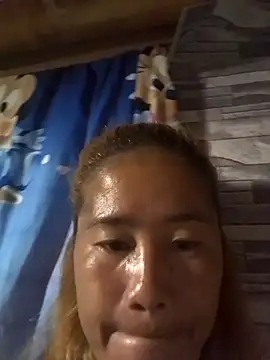 Snapshot of CreamyLhady_88 chatting on November 30, 10:41 am CreamyLhady 88 online show from November 30, 10:41 am