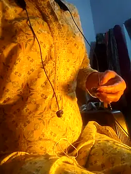 Snapshot of Hot-Rubyy chatting on February 14, 5:32 pm Hot-Rubyy online show from February 14, 5:32 pm