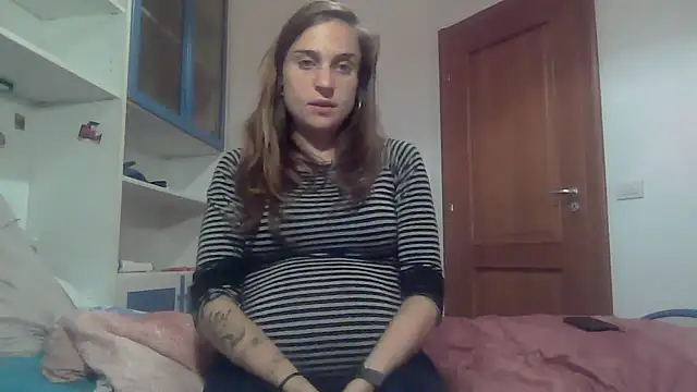 SinnEmily online show from November 26, 4:30 pm