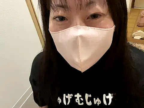 Snapshot of hitomi_desu chatting on November 15, 2:13 pm hitomi desu online show from November 15, 2:13 pm